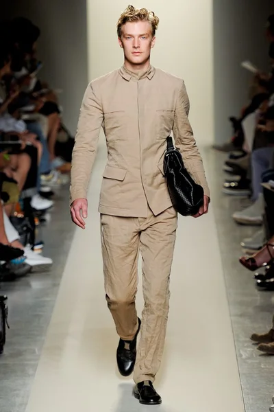 Look 27